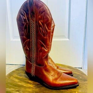 Cole Haan Country Boots size 8.